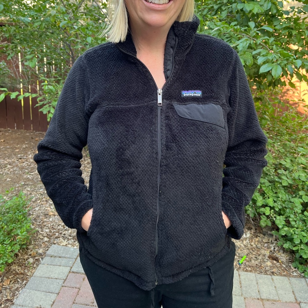 Patagonia women’s size M black full zip synchilla fleece snap pocket jacket